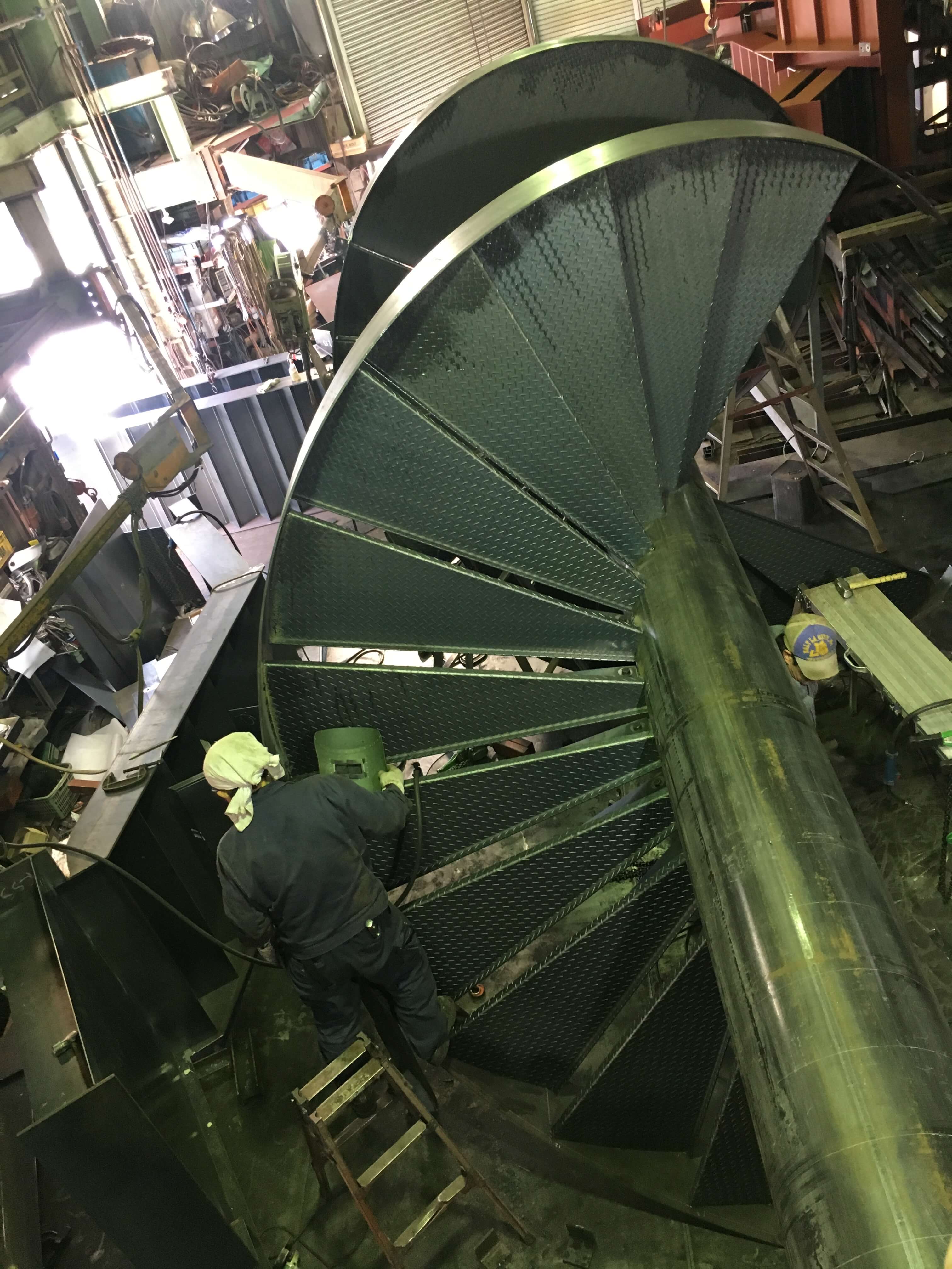 「昇り降り」と「安心」をデザインする、モリ工業 屋外螺旋階段の製作